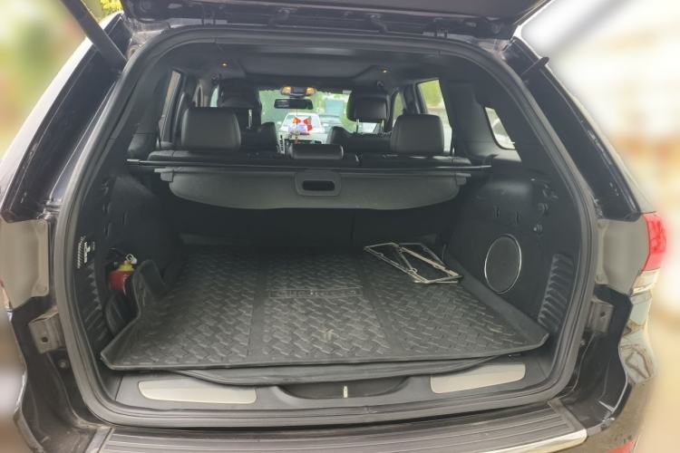 Used Jeep Grand Cherokee 2016 3.0L Comfort Navigation Edition Trunk