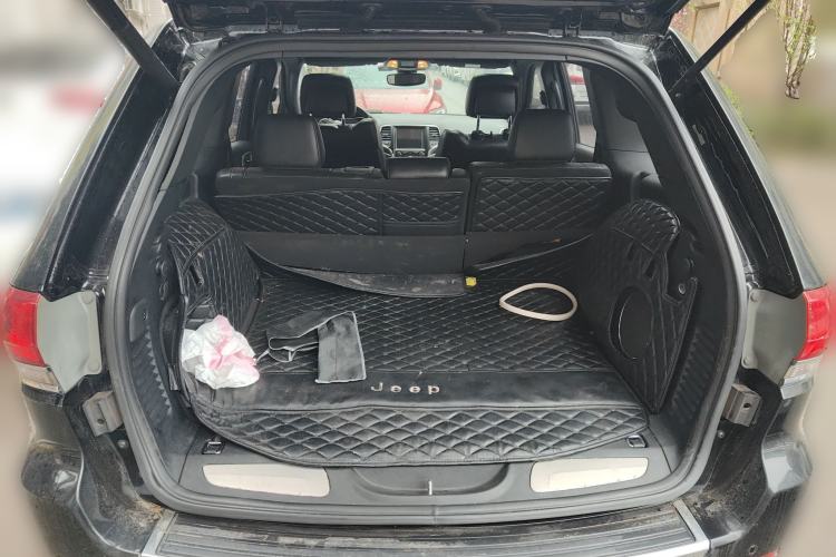 Used Jeep Grand Cherokee 2016 3.0L Comfort Navigation Edition Trunk