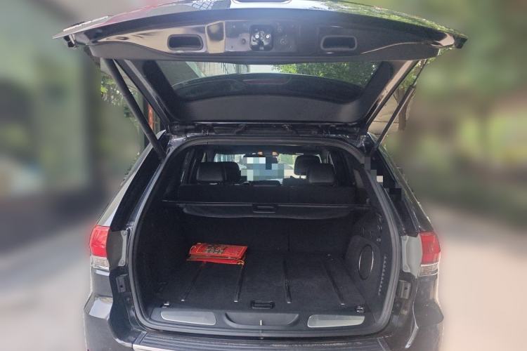 Used Jeep Grand Cherokee 2016 3.0L Comfort Navigation Edition Trunk