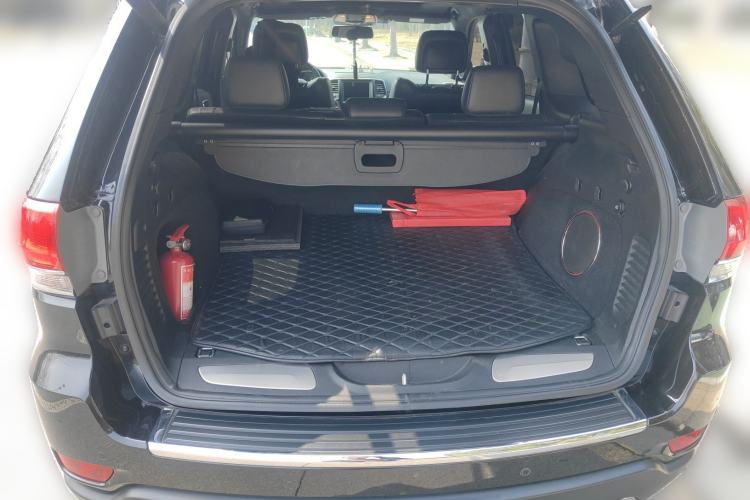 Used Jeep Grand Cherokee 2016 3.0L Comfort Navigation Edition Trunk