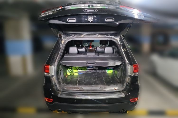 Used Jeep Grand Cherokee 2016 3.0L Comfort Navigation Edition Trunk