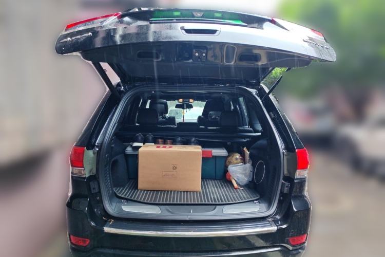 Used Jeep Grand Cherokee 2016 3.0L Comfort Navigation Edition Trunk
