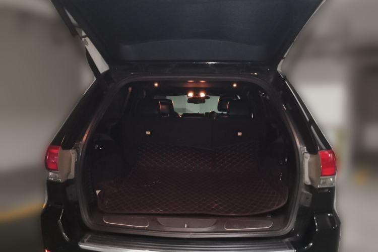 Used Jeep Grand Cherokee 2016 3.0L Comfort Navigation Edition Trunk