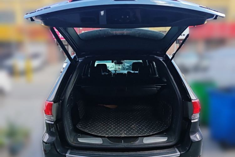 Used Jeep Grand Cherokee 2016 3.0L Elite Navigation Edition Trunk