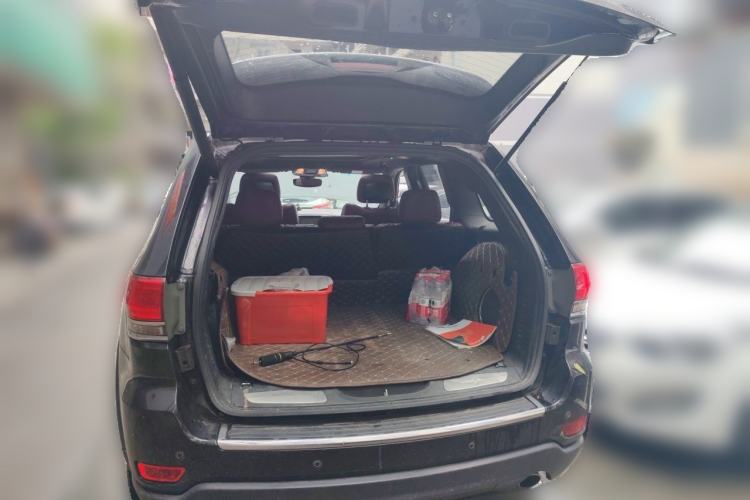 Used Jeep Grand Cherokee 2016 3.0L Comfort Navigation Edition Trunk