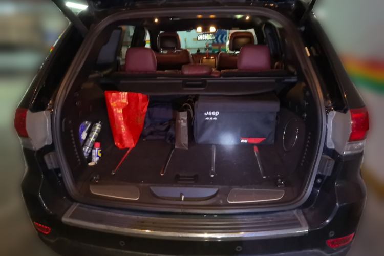 Used Jeep Grand Cherokee 2016 3.0L Comfort Navigation Edition Trunk