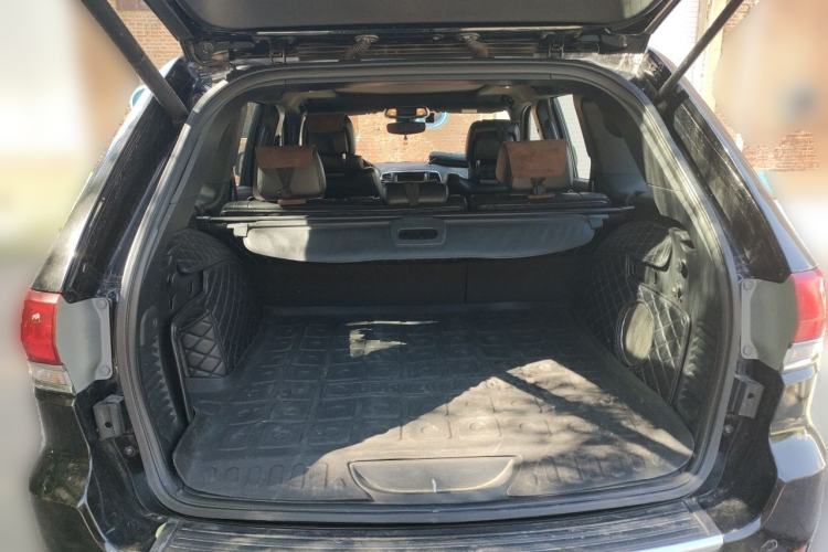 Used Jeep Grand Cherokee 2016 3.0L Comfort Navigation Edition Trunk