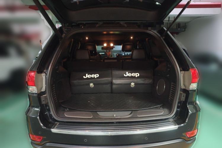 Used Jeep Grand Cherokee 2016 3.0L Comfort Navigation Edition Trunk