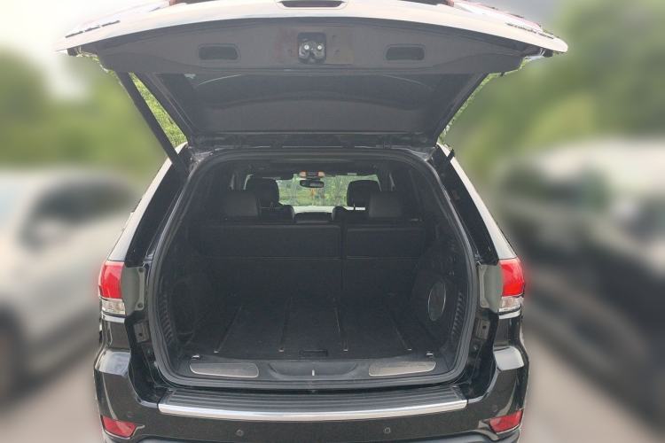 Used Jeep Grand Cherokee 2016 3.0L Elite Navigation Edition Trunk
