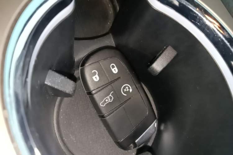 Used Jeep Grand Cherokee 2016 3.0L Comfort Navigation Edition Vehicle Key