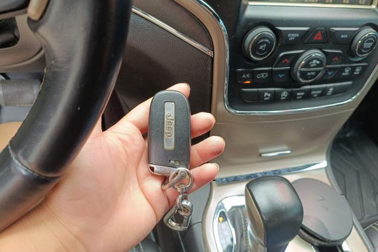 Used Jeep Grand Cherokee 2016 3.0L Comfort Navigation Edition Vehicle Key