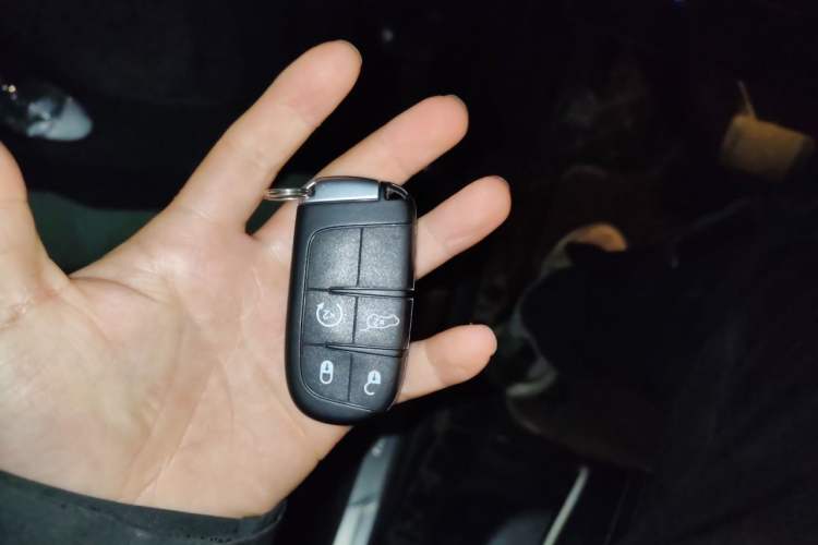 Used Jeep Grand Cherokee 2016 3.6L Luxury Navigation Edition Vehicle Key