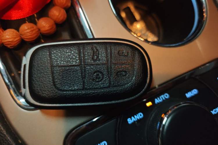 Used Jeep Grand Cherokee 2016 3.0L Comfort Navigation Edition Vehicle Key