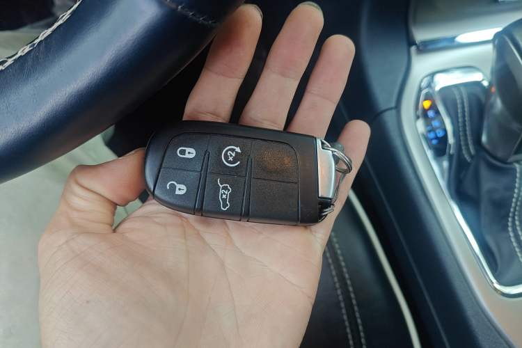 Used Jeep Grand Cherokee 2016 3.6L Elite Navigation Edition Vehicle Key