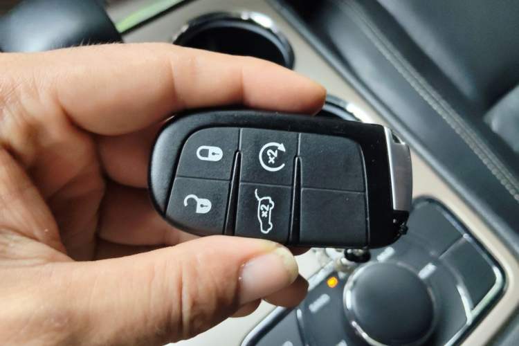 Used Jeep Grand Cherokee 2016 3.0L Comfort Navigation Edition Vehicle Key