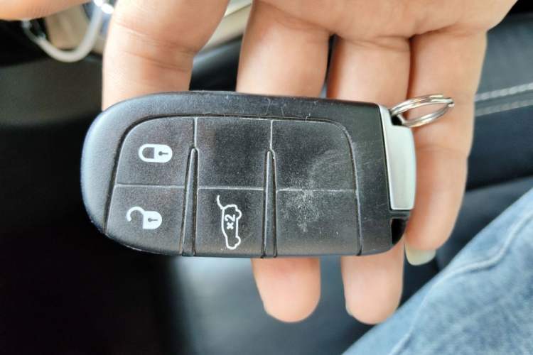 Used Jeep Grand Cherokee 2016 3.0L Comfort Navigation Edition Vehicle Key