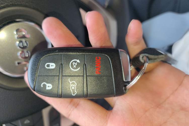 Used Jeep Grand Cherokee 2016 3.0L Comfort Navigation Edition Vehicle Key