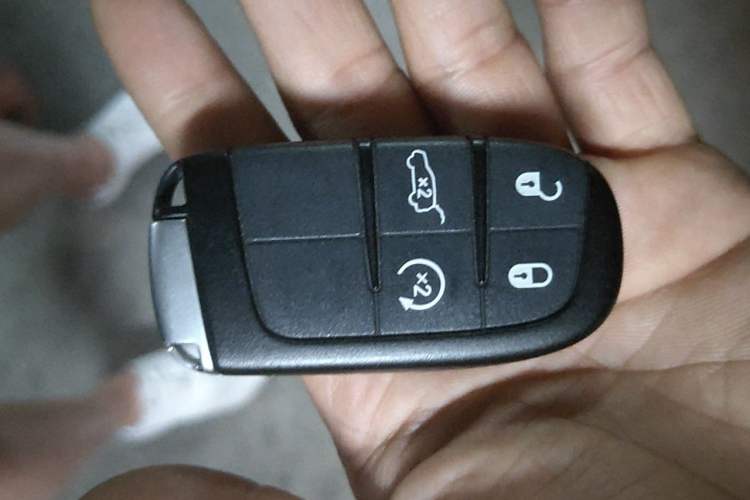 Used Jeep Grand Cherokee 2016 3.6L Luxury Navigation Edition Vehicle Key