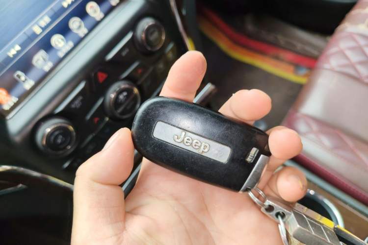 Used Jeep Grand Cherokee 2016 3.0L Comfort Navigation Edition Vehicle Key