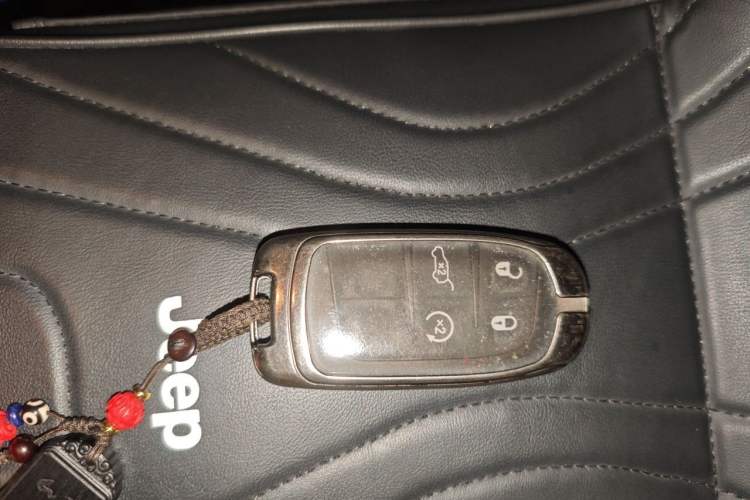 Used Jeep Grand Cherokee 2016 3.0L Comfort Navigation Edition Vehicle Key