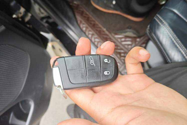 Used Jeep Grand Cherokee 2016 3.0L Comfort Navigation Edition Vehicle Key