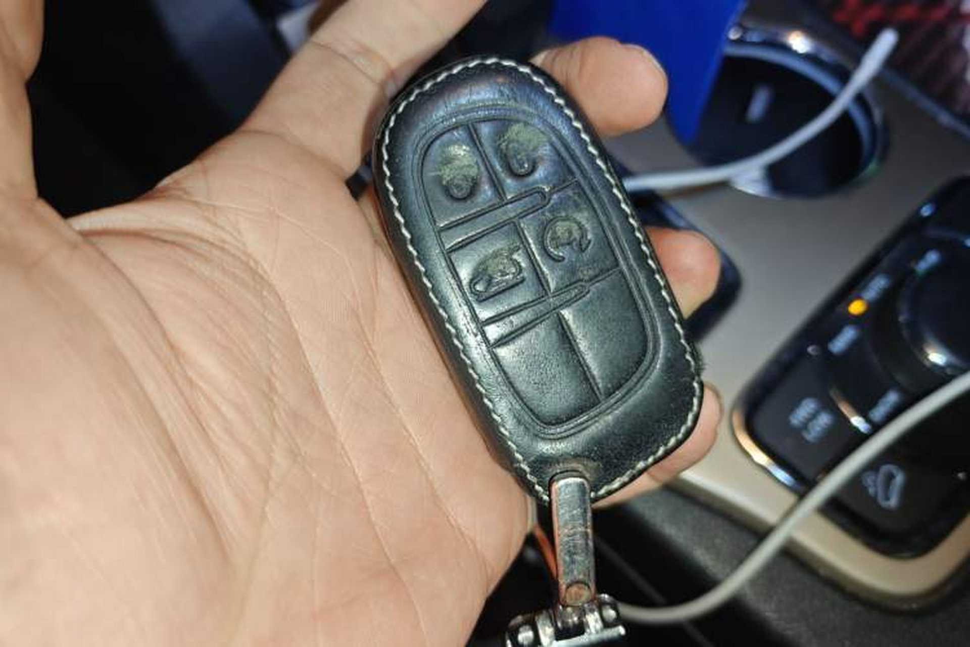 Used Jeep Grand Cherokee 2016 3.0L Comfort Navigation Edition Vehicle Key