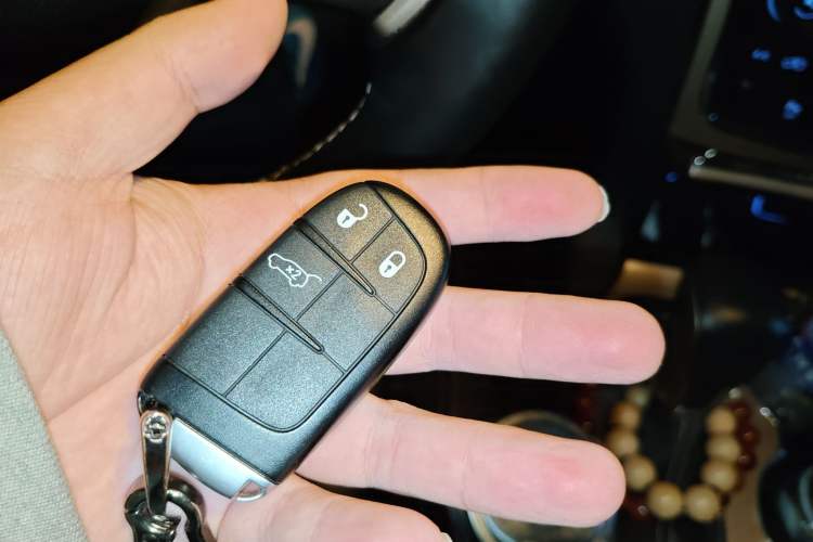Used Jeep Grand Cherokee 2016 3.0L Comfort Navigation Edition Vehicle Key