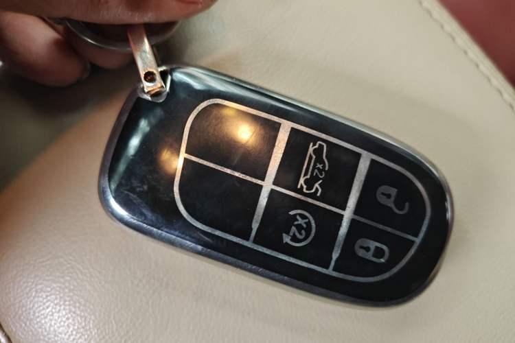 Used Jeep Grand Cherokee 2016 3.6L 75th Anniversary Tribute Edition Vehicle Key