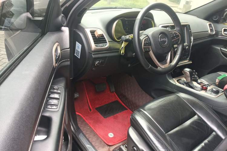 Used Jeep Grand Cherokee 2016 3.0L Comfort Navigation Edition Driver Seat