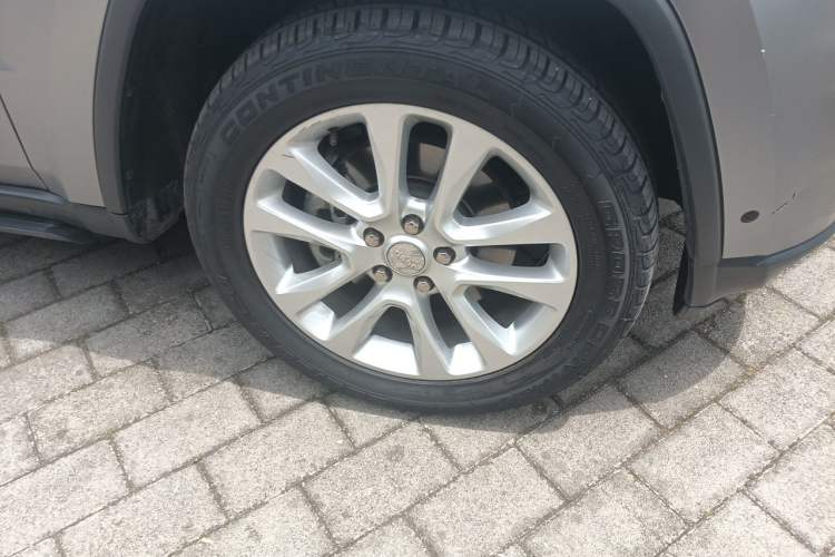 Used Jeep Grand Cherokee 2016 3.0L Comfort Navigation Edition Right Front Wheel Hub