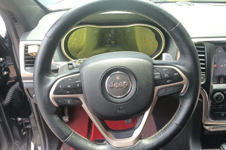 Used Jeep Grand Cherokee 2016 3.0L Comfort Navigation Edition Steering Wheel