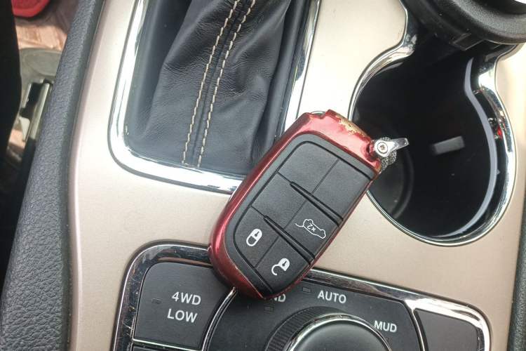 Used Jeep Grand Cherokee 2016 3.0L Comfort Navigation Edition Vehicle Key