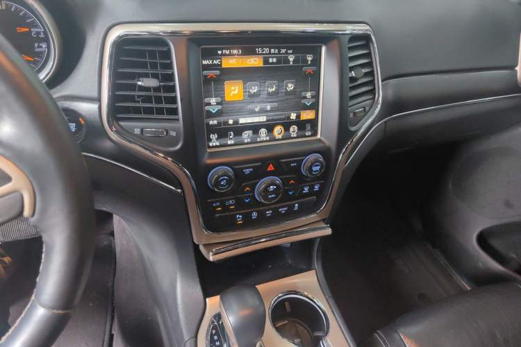 Used Jeep Grand Cherokee 2016 3.0L Comfort Navigation Edition Audio And AC Panel