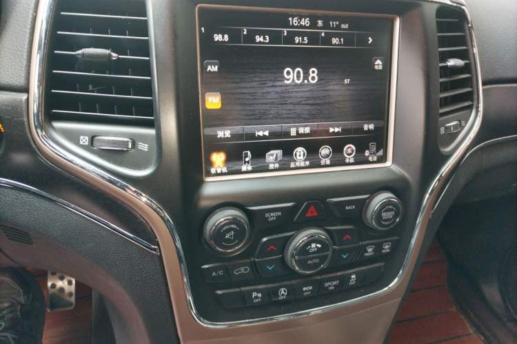 Used Jeep Grand Cherokee 2016 3.0L Elite Navigation Edition Audio And AC Panel