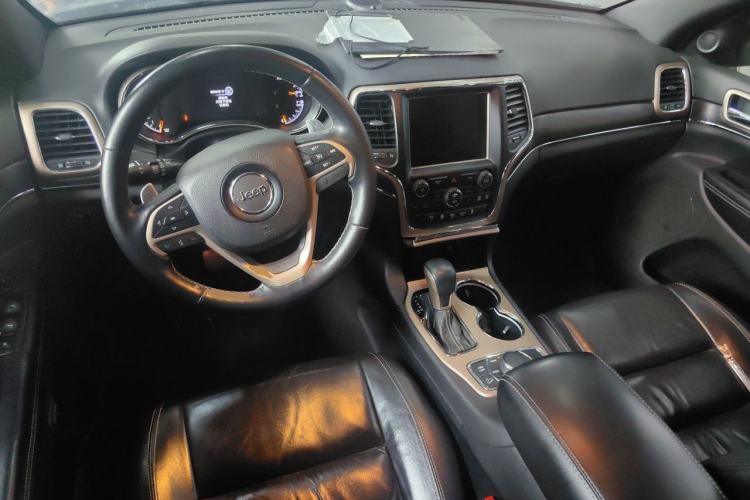 Used Jeep Grand Cherokee 2016 3.0L Comfort Navigation Edition Center Console