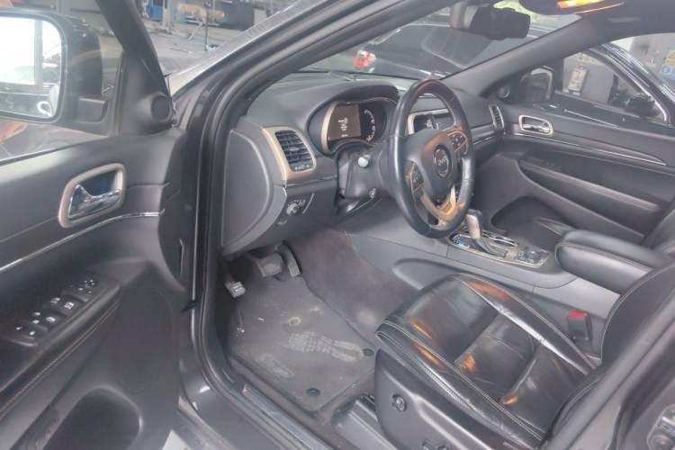 Used Jeep Grand Cherokee 2016 3.0L Comfort Navigation Edition Driver Seat