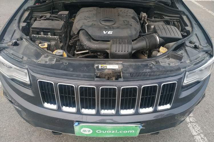 Used Jeep Grand Cherokee 2016 3.0L Comfort Navigation Edition Engine Bay