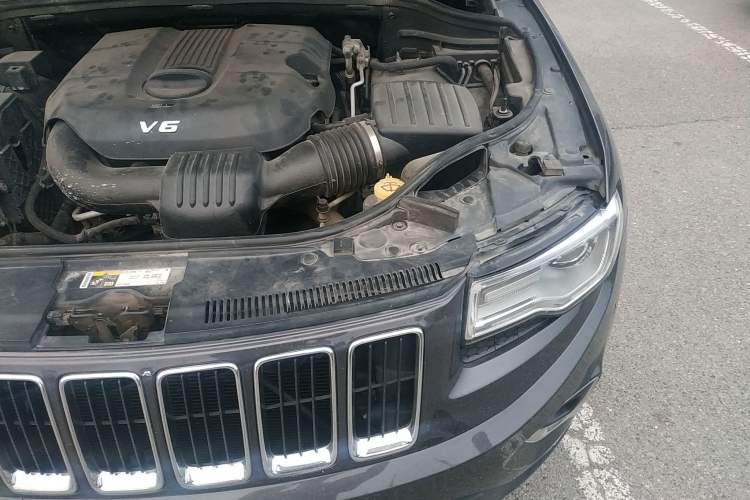 Used Jeep Grand Cherokee 2016 3.0L Comfort Navigation Edition Engine Bay Left