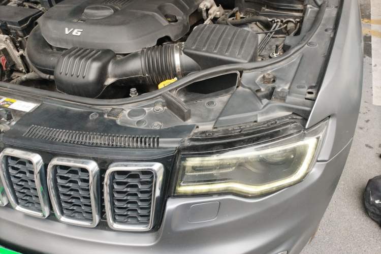 Used Jeep Grand Cherokee 2016 3.0L Elite Navigation Edition Engine Bay Left