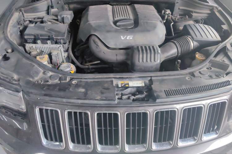 Used Jeep Grand Cherokee 2016 3.0L Comfort Navigation Edition Engine Bay