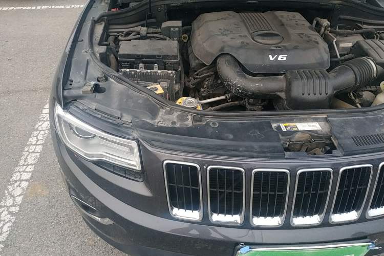 Used Jeep Grand Cherokee 2016 3.0L Comfort Navigation Edition Engine Bay Right