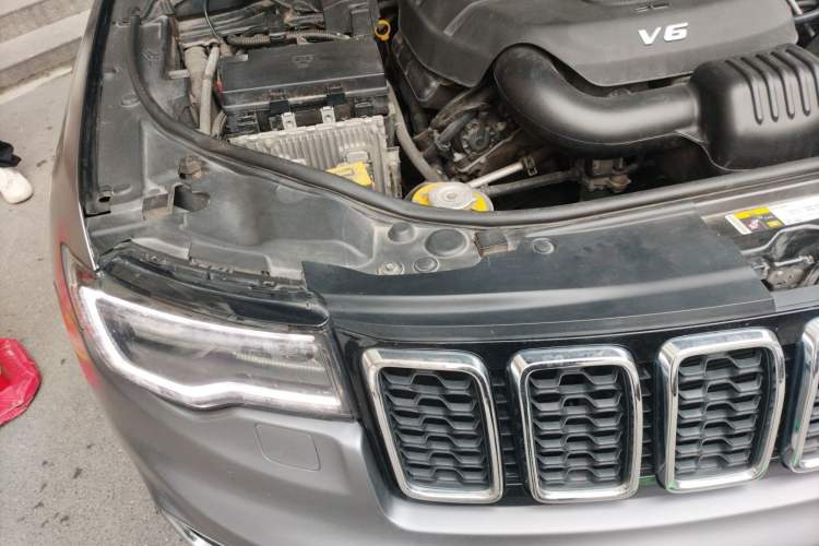 Used Jeep Grand Cherokee 2016 3.0L Elite Navigation Edition Engine Bay Right