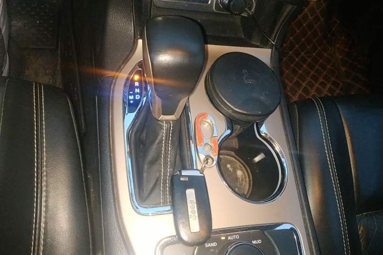 Used Jeep Grand Cherokee 2016 3.0L Comfort Navigation Edition Gear Lever