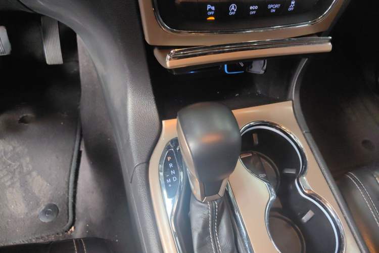 Used Jeep Grand Cherokee 2016 3.0L Comfort Navigation Edition Gear Lever