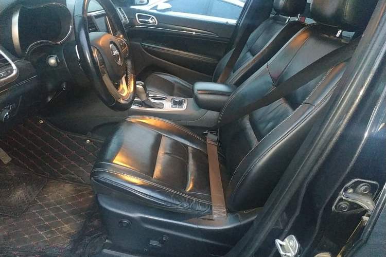 Used Jeep Grand Cherokee 2016 3.0L Comfort Navigation Edition Left Front Seat