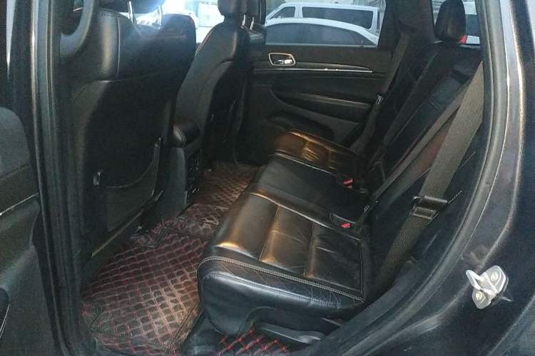 Used Jeep Grand Cherokee 2016 3.0L Comfort Navigation Edition Left Rear Seat