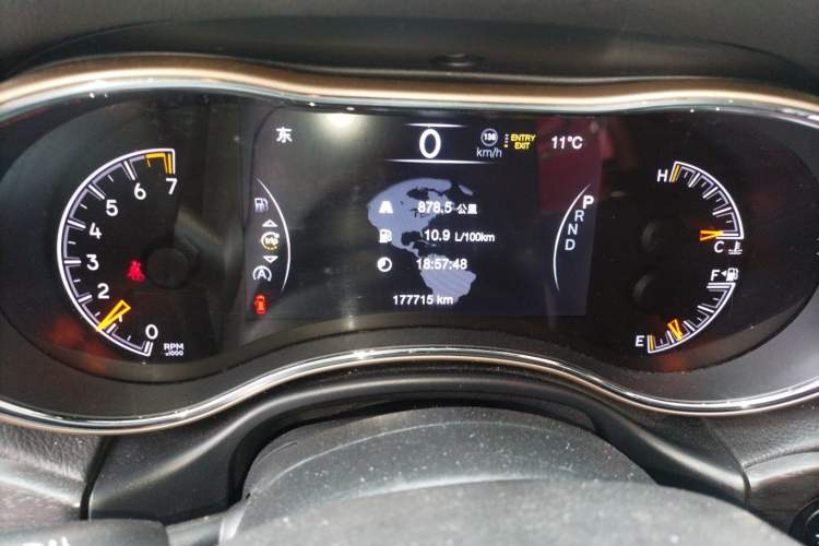 Used Jeep Grand Cherokee 2016 3.0L Elite Navigation Edition Odometer Close Up