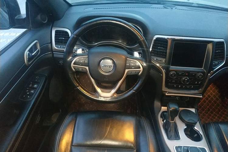 Used Jeep Grand Cherokee 2016 3.0L Comfort Navigation Edition Steering Wheel