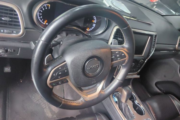 Used Jeep Grand Cherokee 2016 3.0L Comfort Navigation Edition Steering Wheel