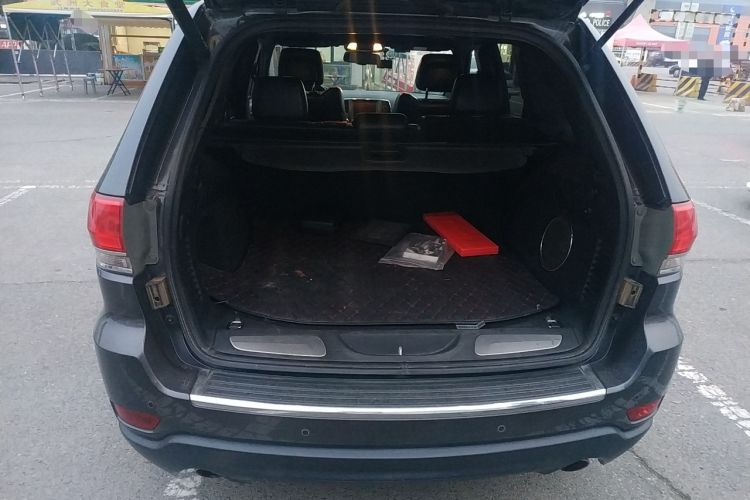 Used Jeep Grand Cherokee 2016 3.0L Comfort Navigation Edition Trunk